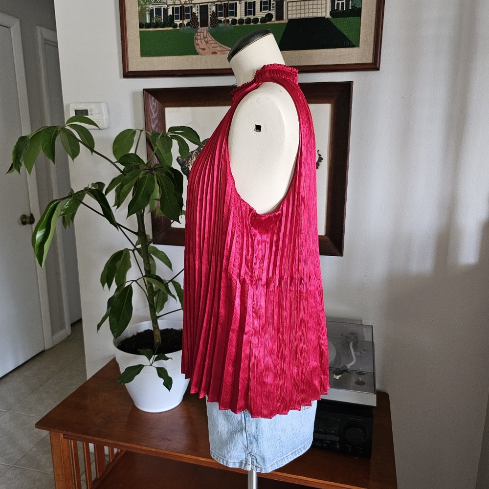 Nine West Red Elegant Femenine Pleated High Neck Sleeveless Flare Blouse Size L - Picture 2 of 9